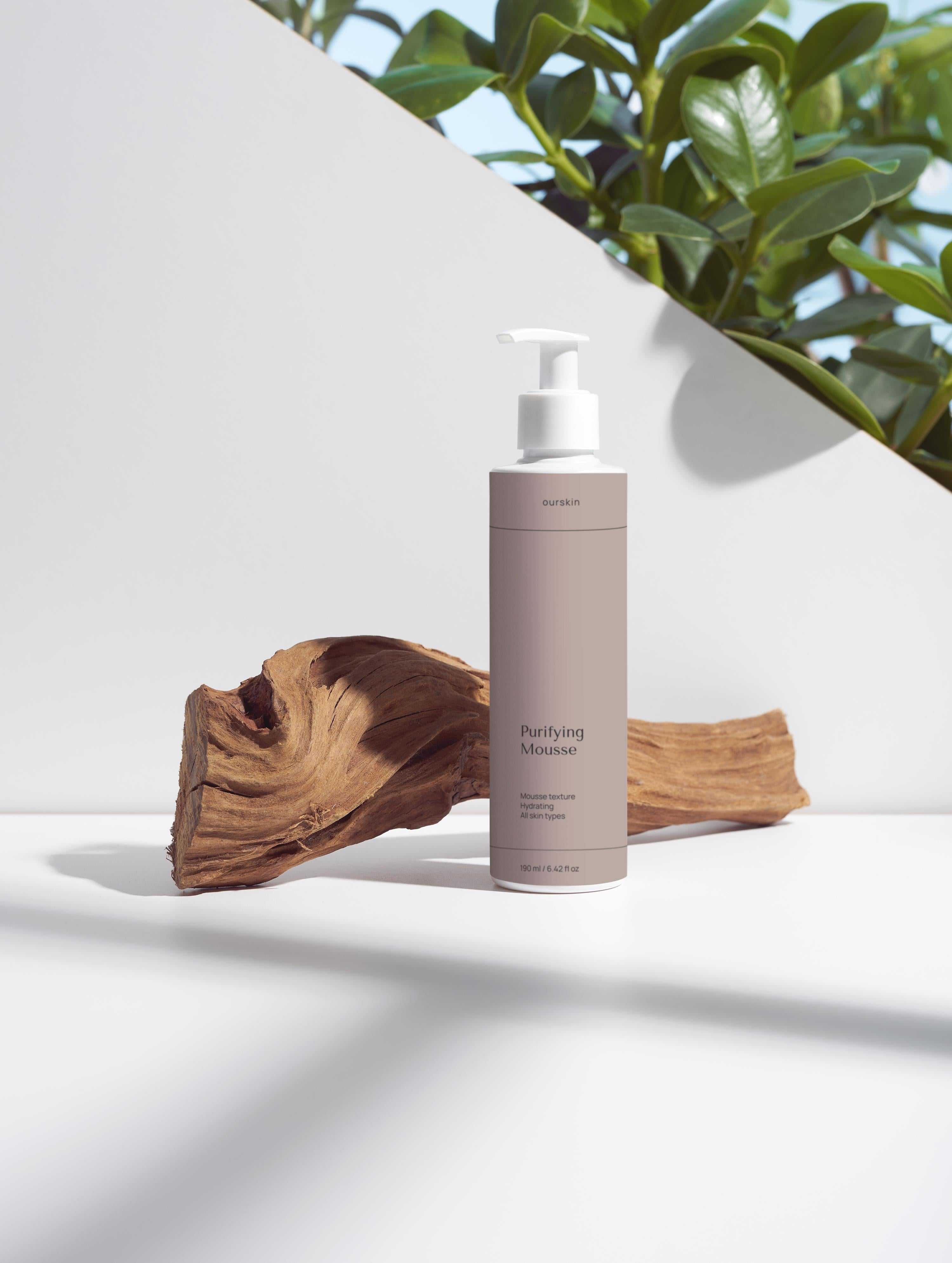 Hydrating mousse face cleanser with aloe and botanical extracts for gentle, deep cleansing and hydration