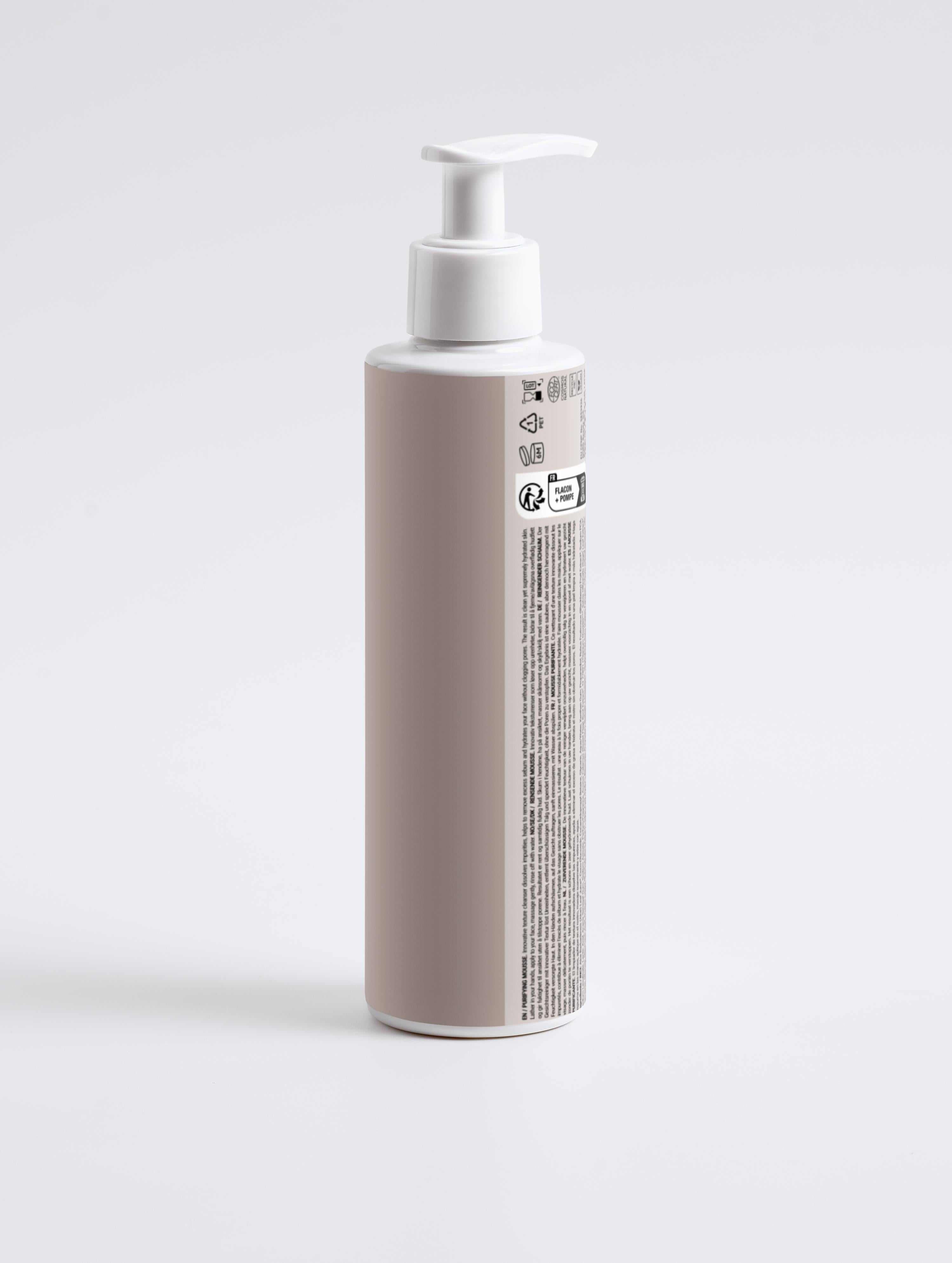 Hydrating mousse face cleanser with aloe and botanical extracts for gentle, moisturizing daily cleansing.